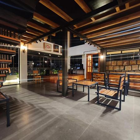Cafe Sola Bnb 西隆 外观 照片