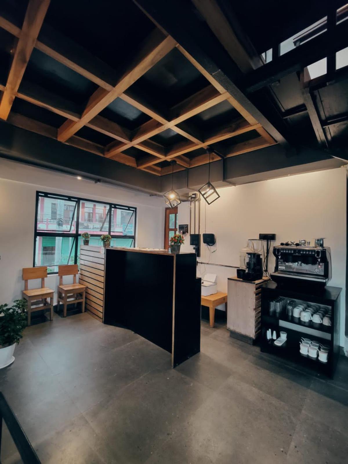 Cafe Sola Bnb 西隆 外观 照片