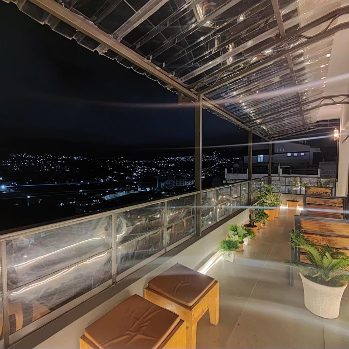 Cafe Sola Bnb 西隆 外观 照片